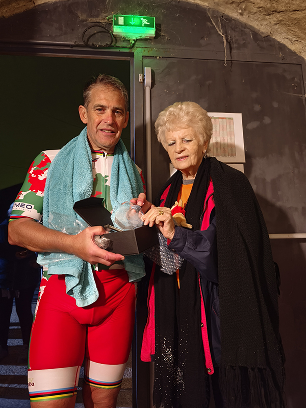 Remise de récompense par Ariel